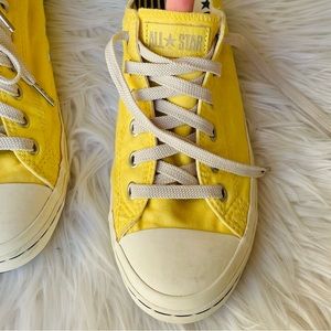 Yellow converse size 9